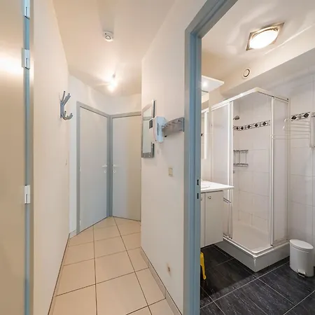 Flat Near Zeedijk With Side Sea Views, Cleaning Included