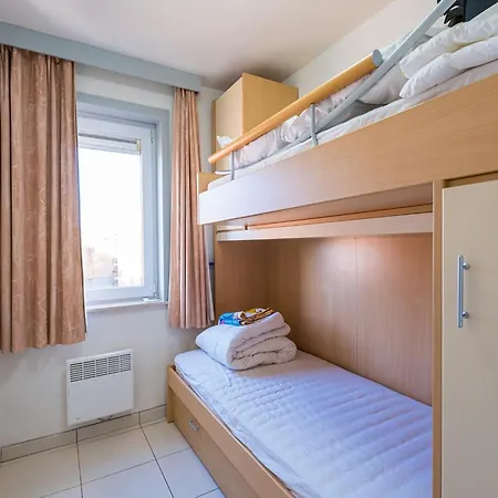 Apartment Flat Near Zeedijk With Side Sea Views, Cleaning Included *