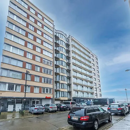 Flat Near Zeedijk With Side Sea Views, Cleaning Included Apartment Middelkerke