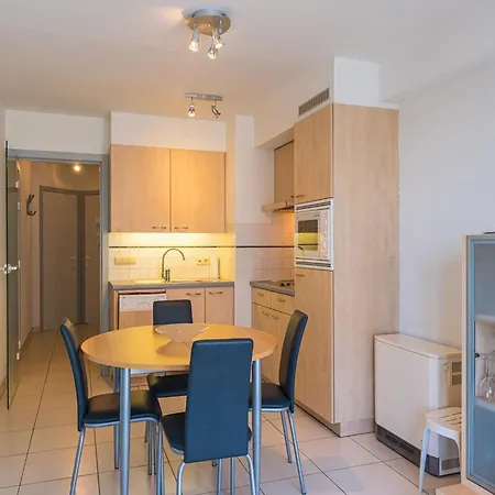 Apartment Flat Near Zeedijk With Side Sea Views, Cleaning Included Middelkerke