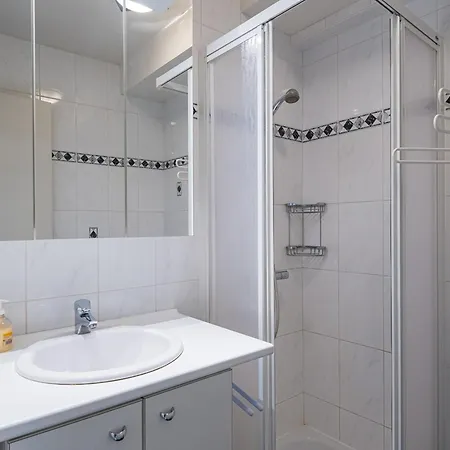 Flat Near Zeedijk With Side Sea Views, Cleaning Included Apartment Middelkerke