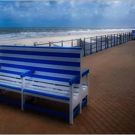 Apartment Flat Near Zeedijk With Side Sea Views, Cleaning Included Middelkerke
