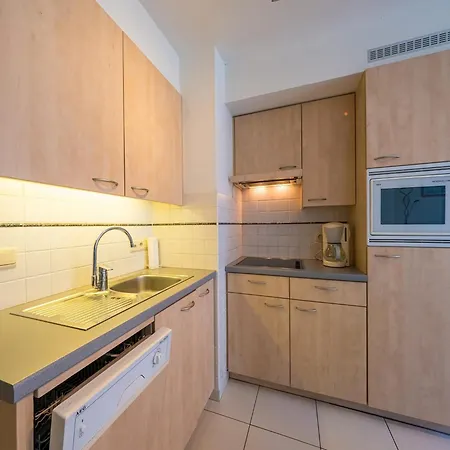 Apartment Flat Near Zeedijk With Side Sea Views, Cleaning Included *